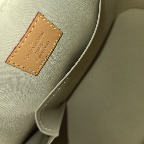 Louis Vuitton Alma Vernis PM Perle - Picture 3 of 8